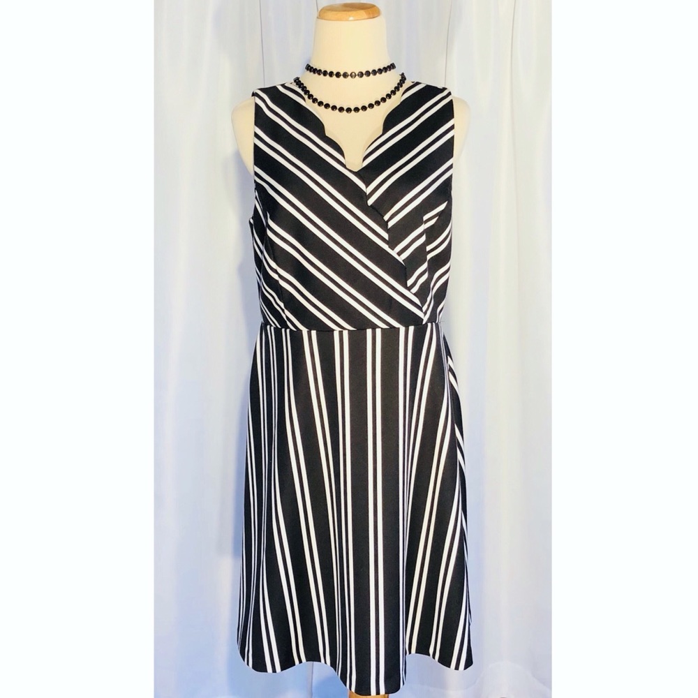 💲🔟SALE Elle Black and White Scallop Neck Dress